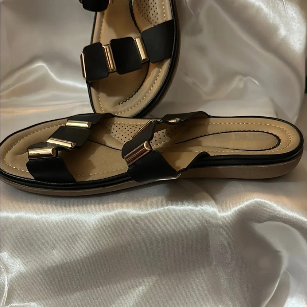 BLACK SLIDES WITH GOLD ACCENT - Picture 4 of 10